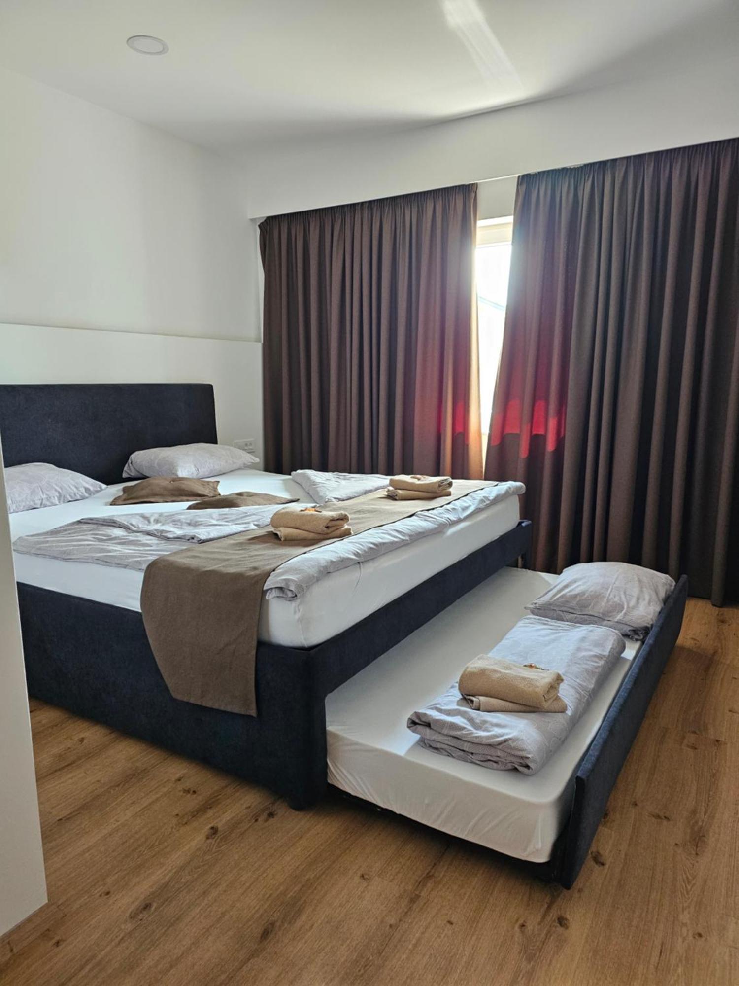 פטוי Hotel Murat מראה חיצוני תמונה