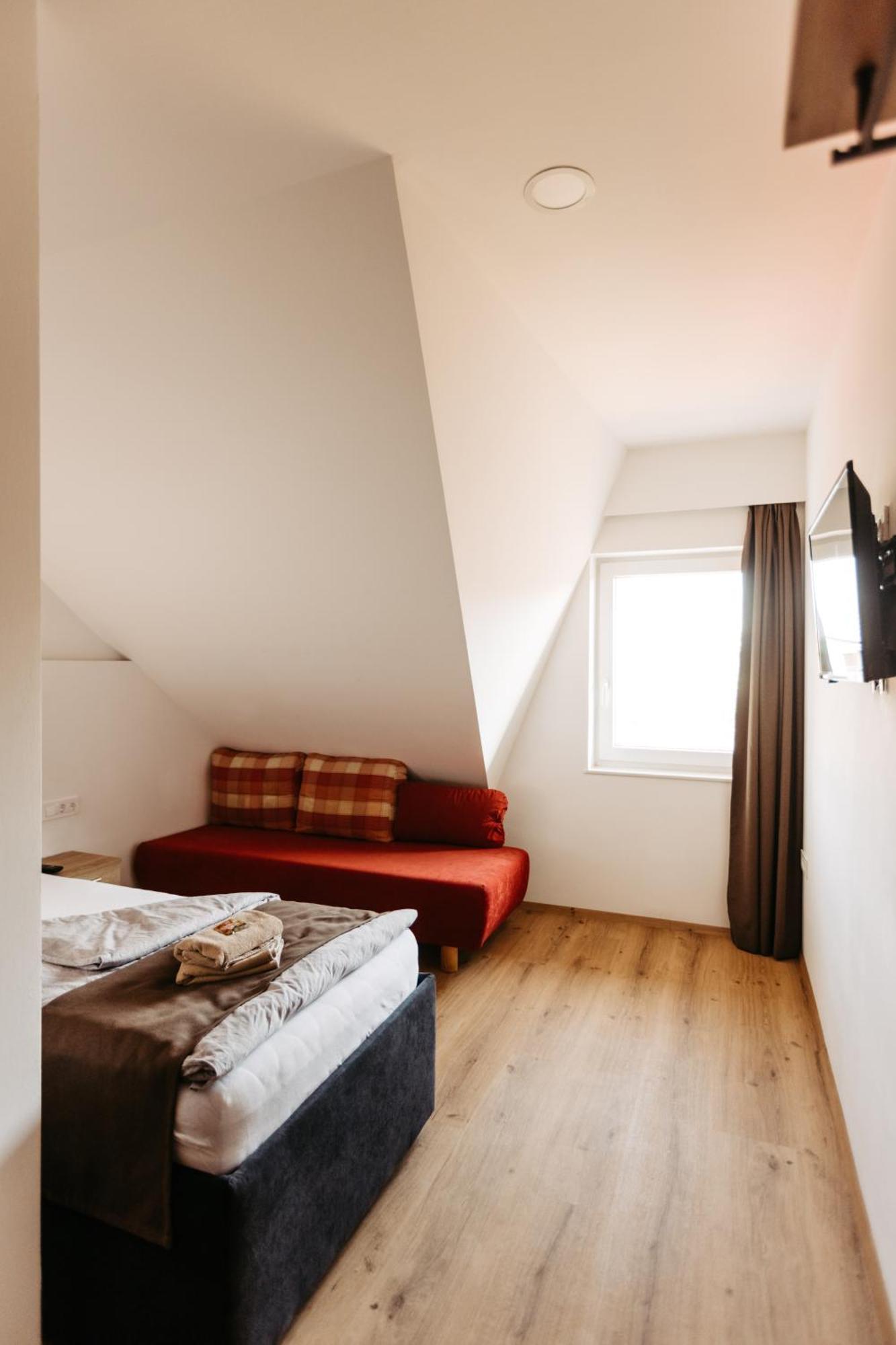 פטוי Hotel Murat מראה חיצוני תמונה