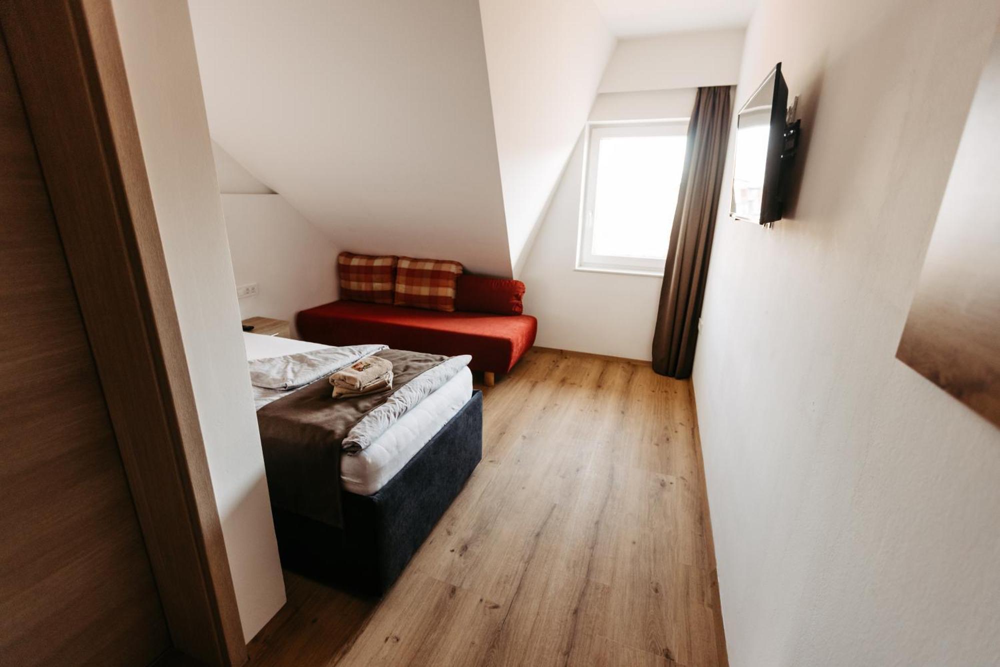 פטוי Hotel Murat מראה חיצוני תמונה