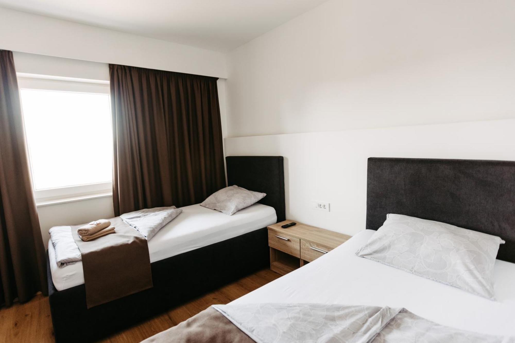 פטוי Hotel Murat מראה חיצוני תמונה