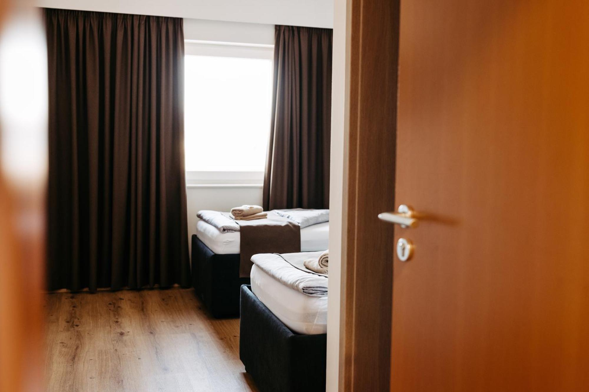 פטוי Hotel Murat מראה חיצוני תמונה