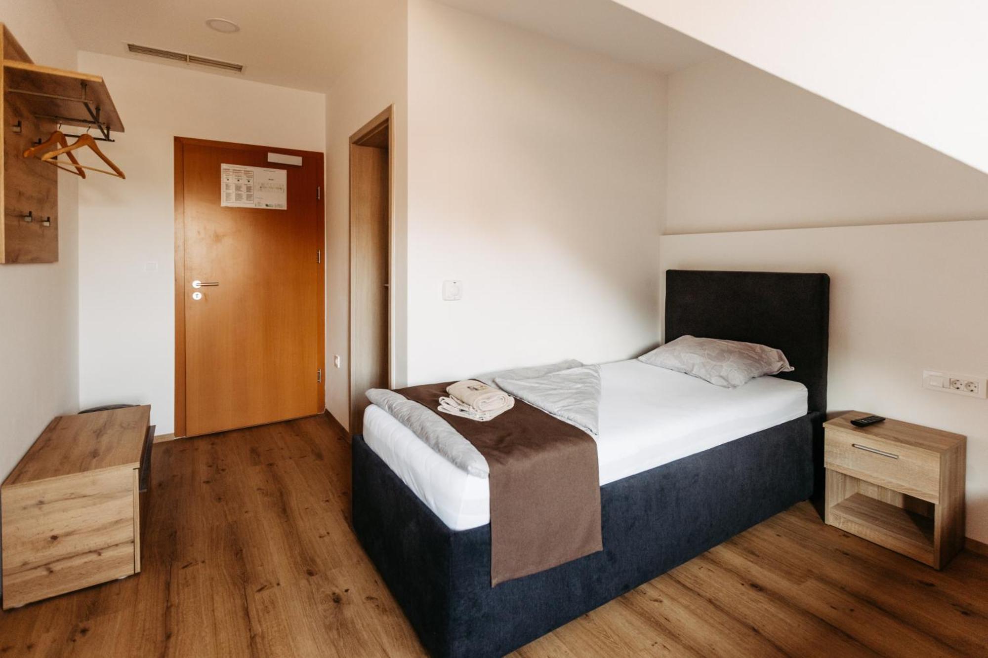 פטוי Hotel Murat מראה חיצוני תמונה