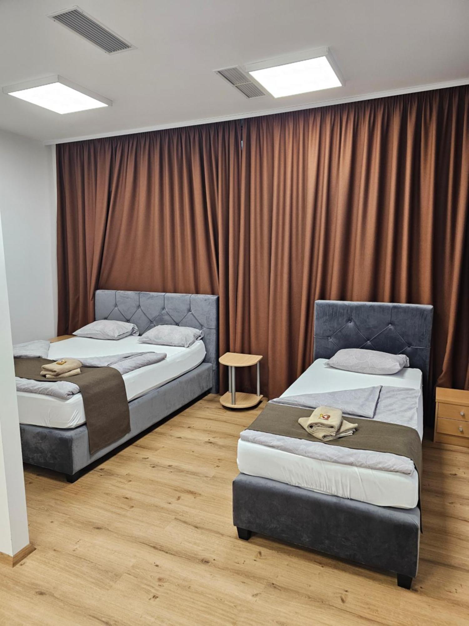 פטוי Hotel Murat מראה חיצוני תמונה